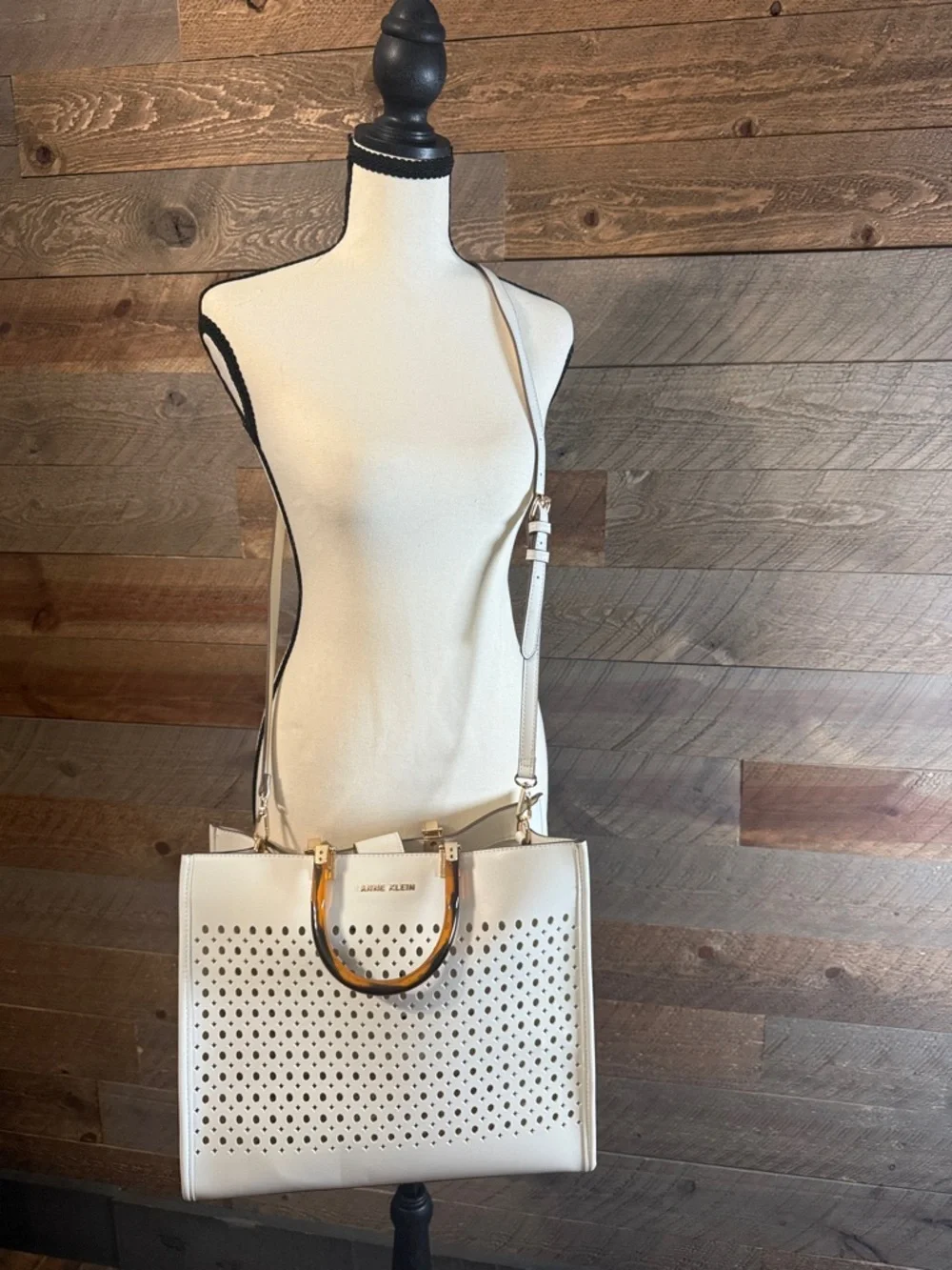 Anne Klein Perforated Tote White w/Tortoise Acrylic Handles Gold Hardware - Picture 9 of 9